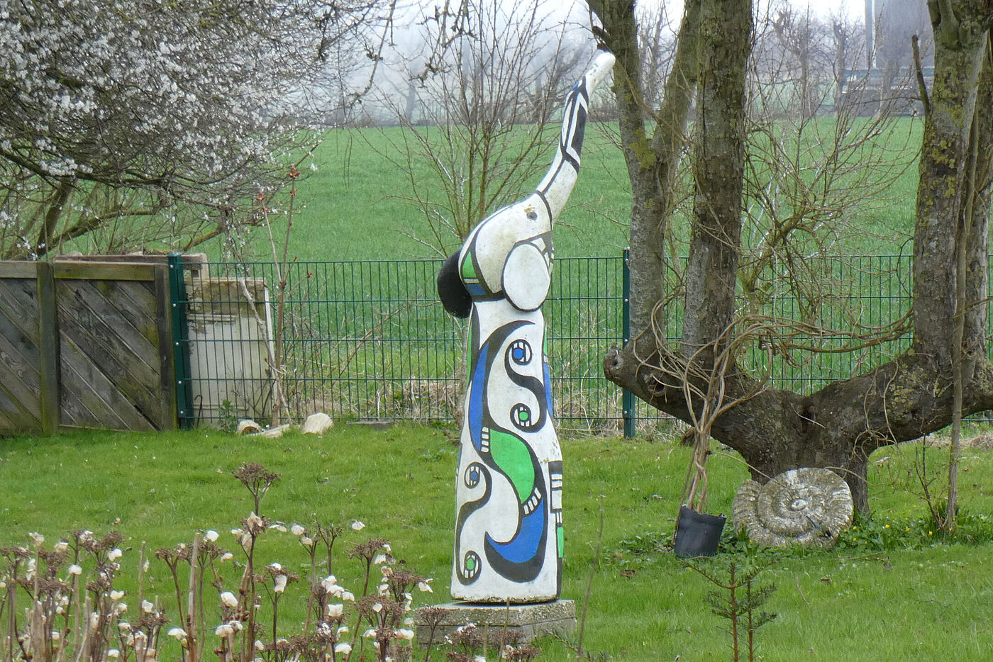 Rätsel-Foto Roter Pfahl