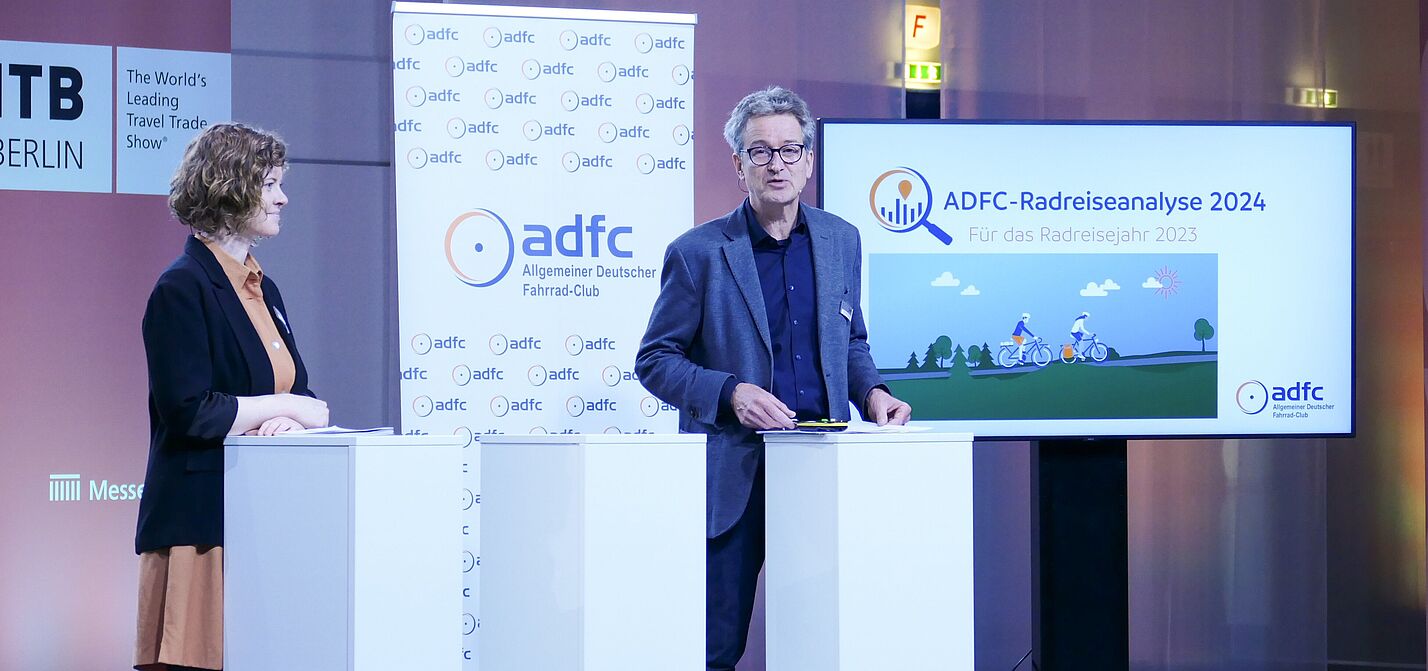 Präsentation der ADFC-Radreiseanalyse 2024 am 6. März 2024 auf der ITB in Berlin Präsentation der ADFC-Radreiseanalyse 2024 mit ADFC-Tourismusexpertin Konstanze Meyer und ADFC-Tourismusvorstand Christian Tänzler.